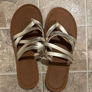 *$2 with bundle* universal thread sandals